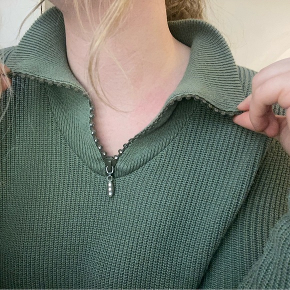 Elegant Olive Gemstone Zipper Turtleneck Sweater - Picture 4 of 7